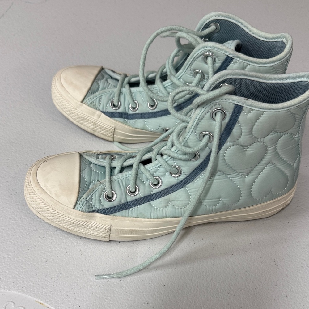 Kids High-Top Sneakers in Light Blue with Heart Design